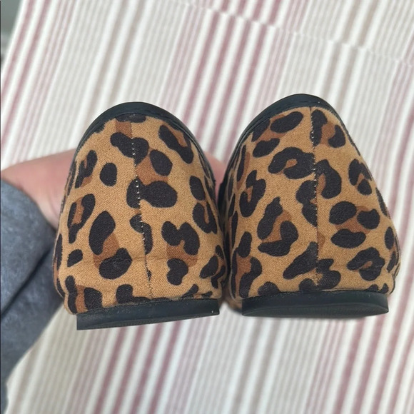 Merona Black and Brown Leather Flats with Bow Detail - Picture 3 of 5